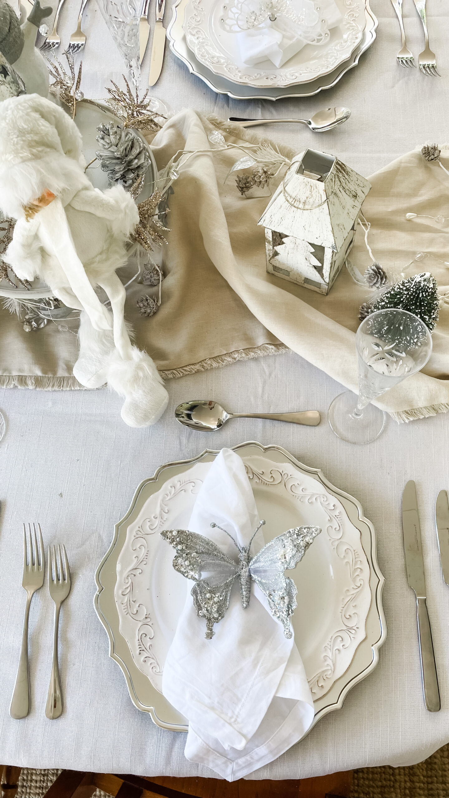 white christmas tablescape